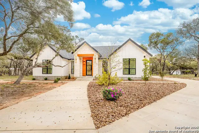 864 Paddy Rd, Floresville, TX 78114 - Image #2