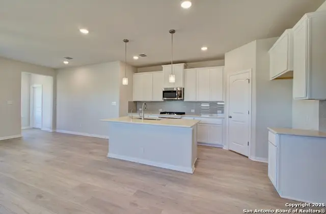 621 Broomsedge Street, New Braunfels, TX 78130 - Image #2