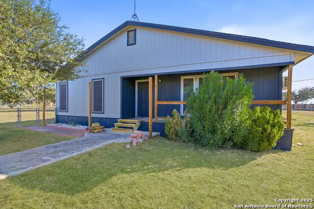 1037 County Road 7711, Devine, TX 78016 - Image #3