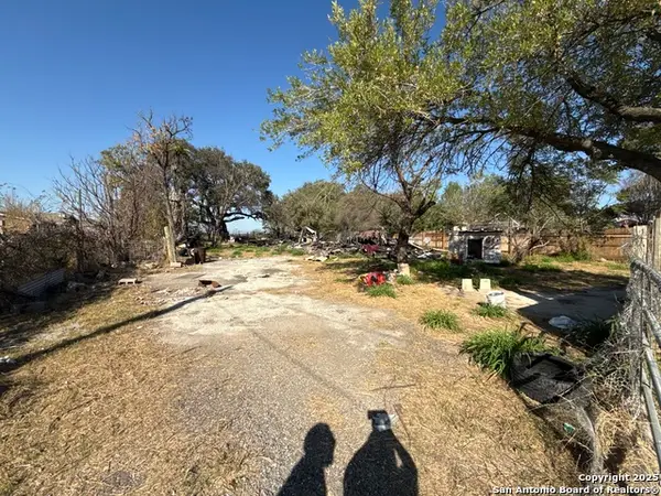 2288 Royal Oaks, Poteet, TX 78065