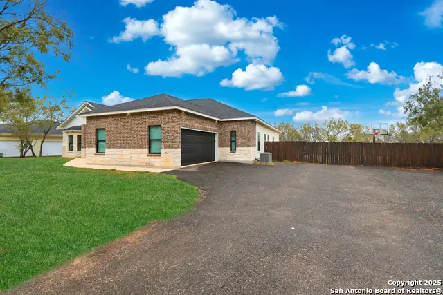128 Hidden Ranch, Floresville, TX 78114 - Image #3