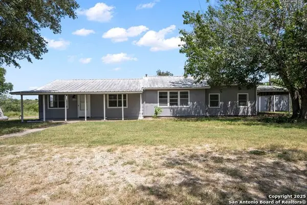 128 Live Oak Ln, Sandia, TX 78383