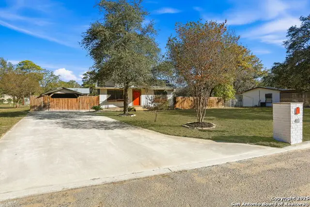 402 Mockingbird, Devine, TX 78016 - Image #2