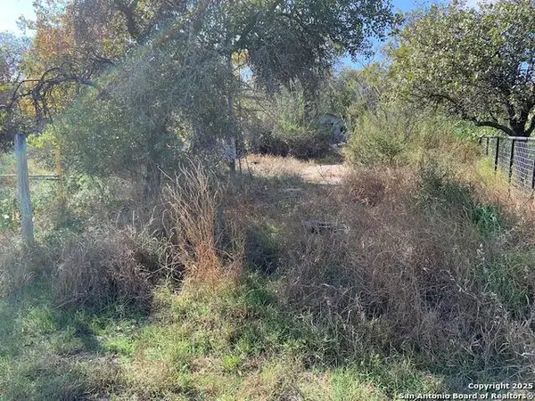 346 Cr 6854, Lytle, TX 78052