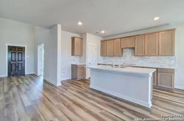 2518 White Daisy Hill, Converse, TX 78109