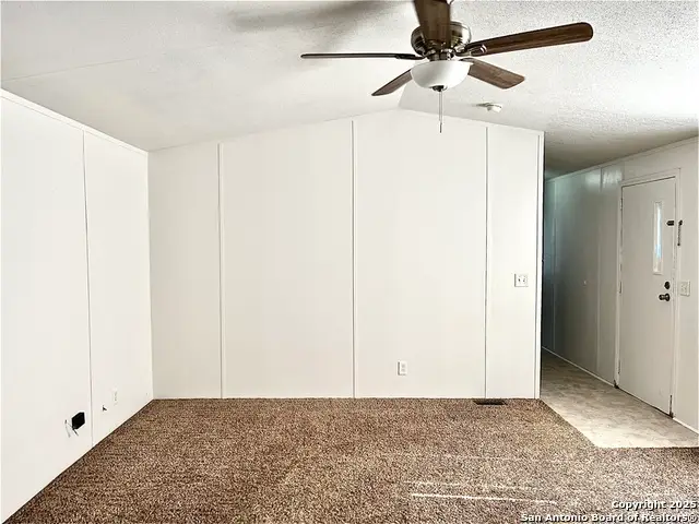 18707 County Road 5736, Castroville, TX 78009 - Image #3