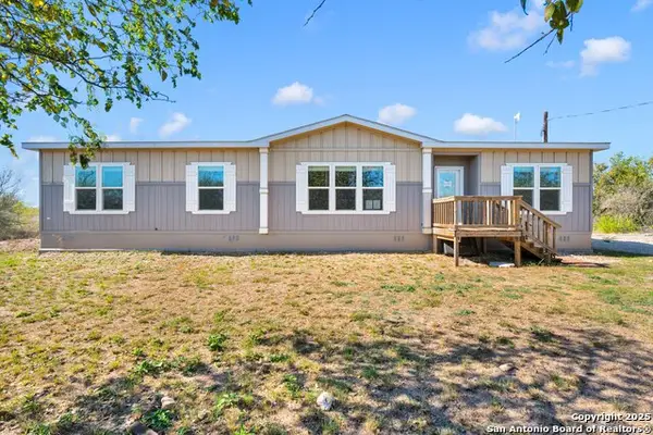 228 County Road 4647, Hondo, TX 78861