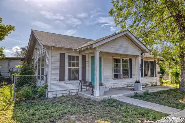 806 S Park St, Uvalde, TX 78801 - Image #1