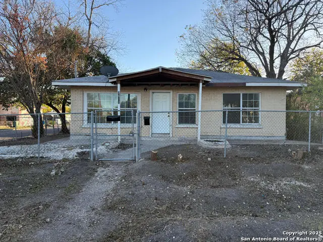 2604 Chihuahua, San Antonio, TX 78207 - Image #1