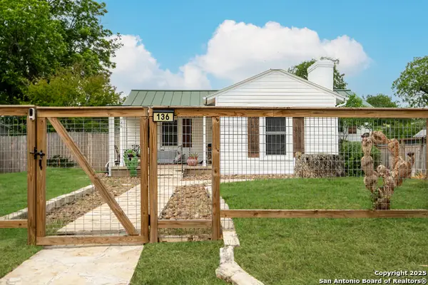 136 John Page, San Antonio, TX 78228