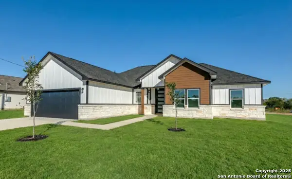 16724 Llano Estacado Dr, Atascosa, TX 78002