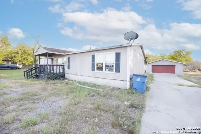 808 Uvalde St, Pleasanton, TX 78064 - Image #2