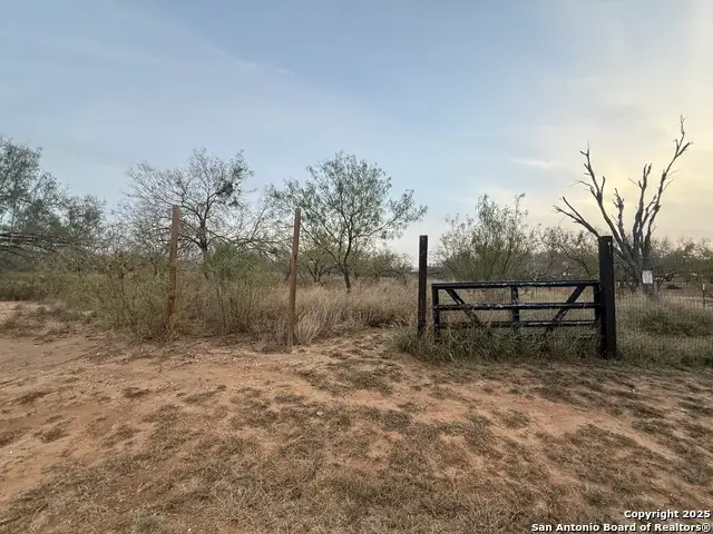 113 Cr 2672, Devine, TX 78016 - Image #1