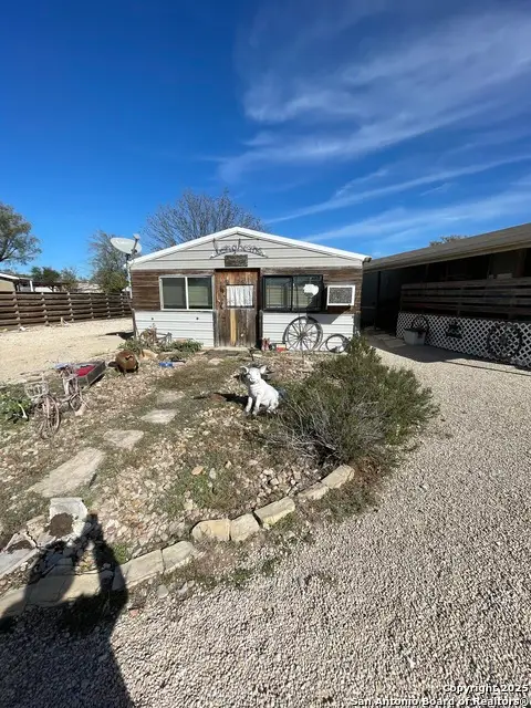 449 Mountain View, Bandera, TX 78003 - Image #2