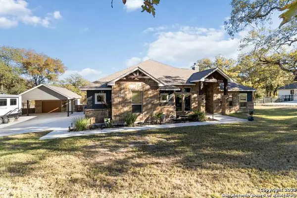 129 Crescent Ridge, Adkins, TX 78101