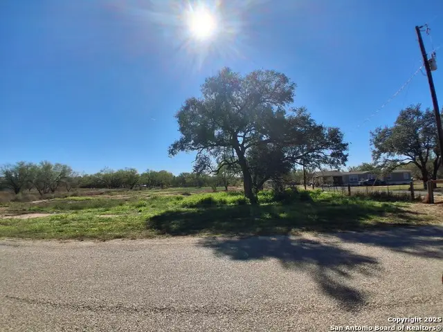 105 County Road 2671, Devine, TX 78016 - Image #2