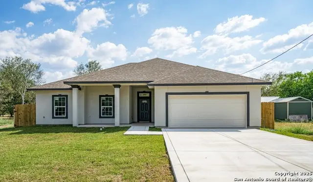402 Oak Drive, Beeville, TX 78102 - Image #1
