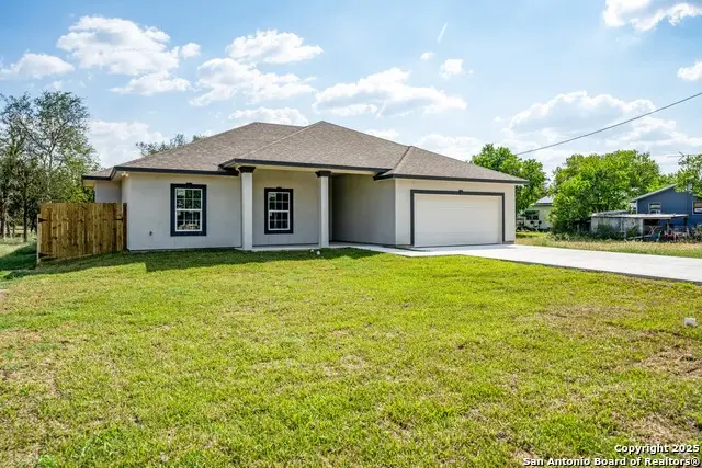 402 Oak Drive, Beeville, TX 78102 - Image #2
