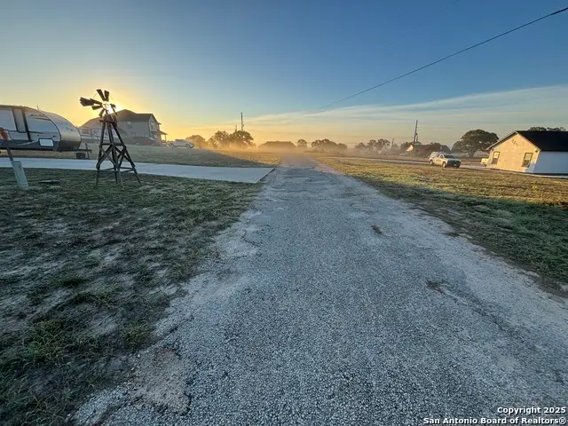 410 Shady, La Vernia, TX 78121 - Image #2