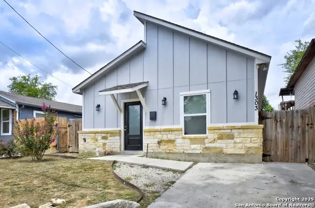 1303 Lombrano St, San Antonio, TX 78207 - Image #2