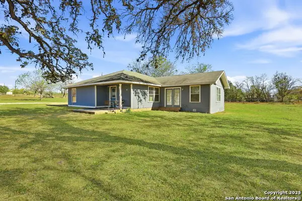 100 Meadow Lake, Seguin, TX 78155