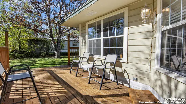 1508 E St, Floresville, TX 78114 - Image #2