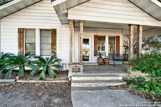 612 E Guadalupe, Runge, TX 78151 - Image #2