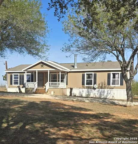 188 Country View, Floresville, TX 78114 - Image #1