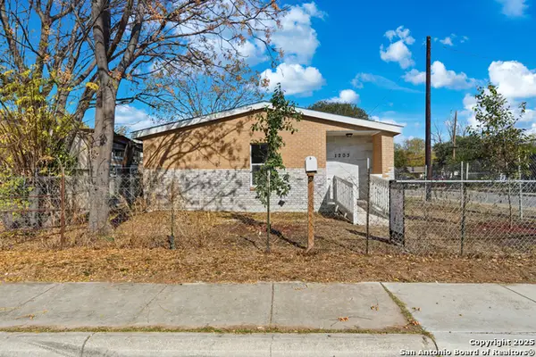 1203 Saltillo, San Antonio, TX 78207