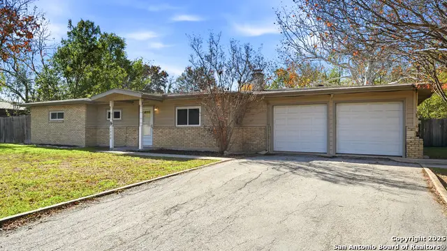 1032 S Mesquite Avenue, New Braunfels, TX 78130 - Image #2