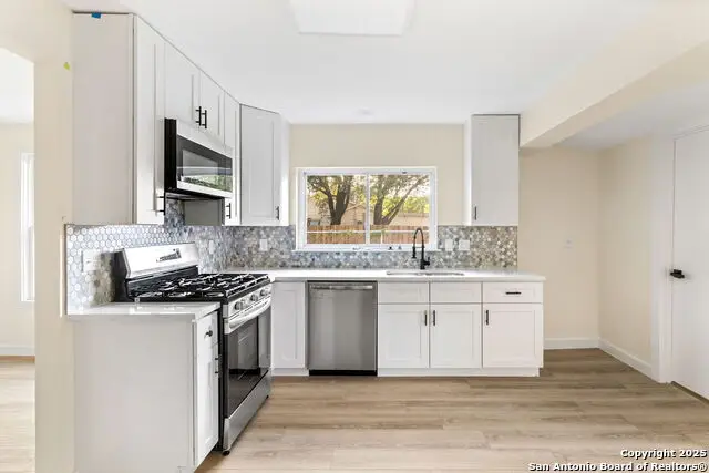 369 W Mandalay, San Antonio, TX 78212 - Image #2