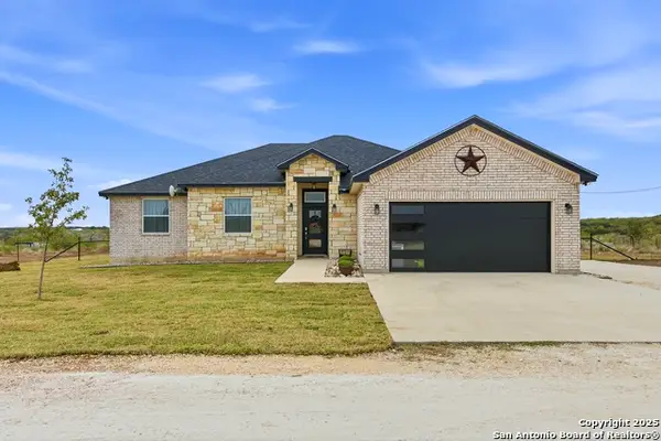 59 Legend Hills Rd, Uvalde, TX 78801