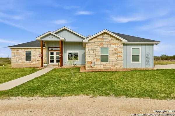 59 Greystone Hills, Uvalde, TX 78801