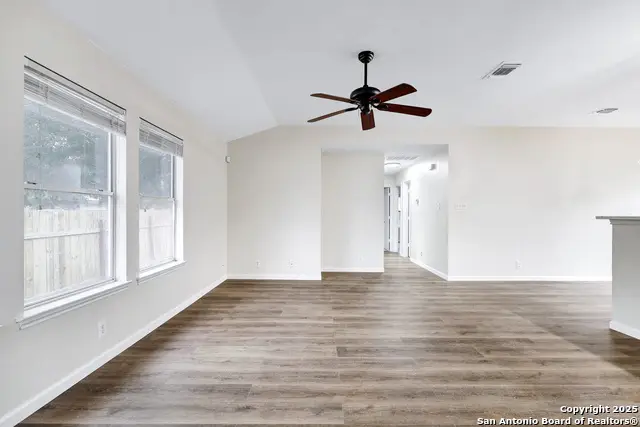 7102 Heathers Pl, San Antonio, TX 78227 - Image #3