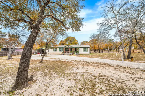 690 Cherry Ridge, Floresville, TX 78114