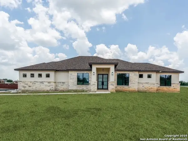 108 Abrego Trail, Floresville, TX 78114