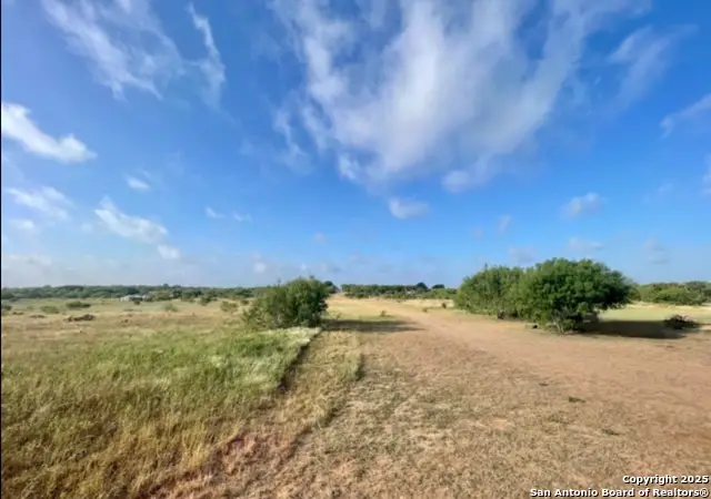 01 Hillcrest Dr, Moore, TX 78057 - Image #2