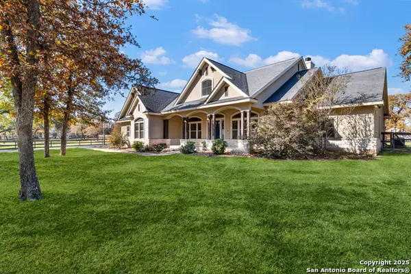 112 Elk Run, La Vernia, TX 78121