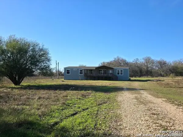 290 River Park Rd, Luling, TX 78648
