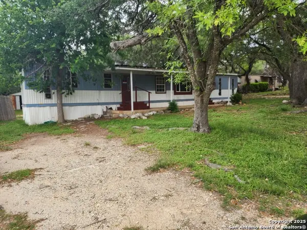 520 Royal Oak, Canyon Lake, TX 78133