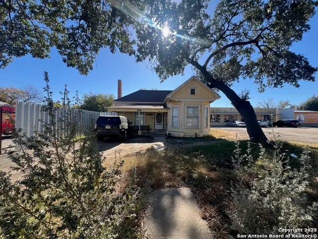 423 W Main, Uvalde, TX 78801 - Image #1