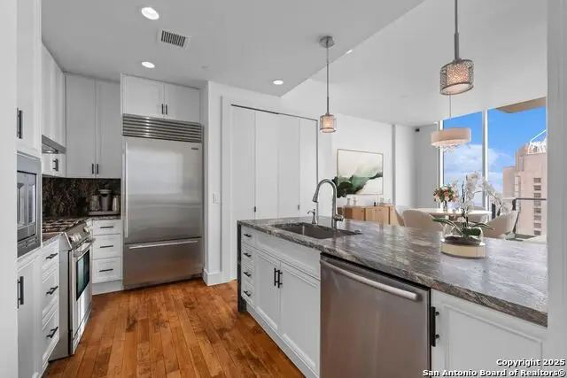 610 E Market #UNIT 3110, San Antonio, TX 78205 - #2