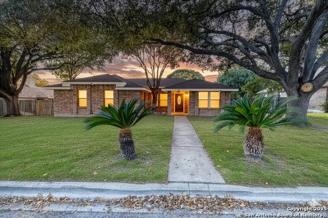 141 Cottonwood St, Uvalde, TX 78801 - Image #1