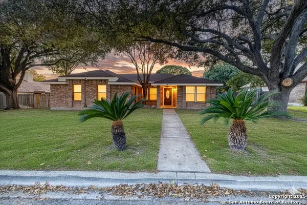 141 Cottonwood St, Uvalde, TX 78801