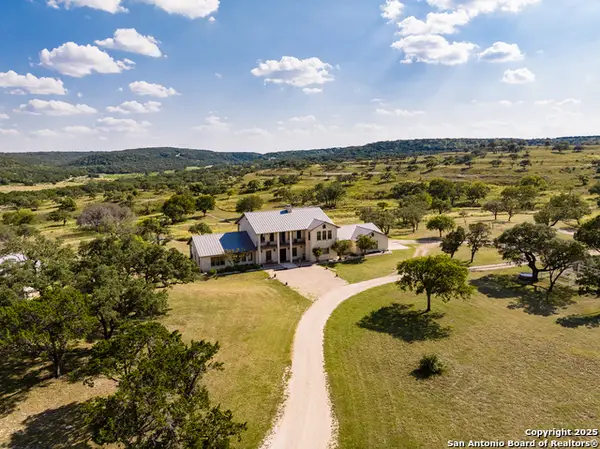 945 Elm Pass, Center Point, TX 78010