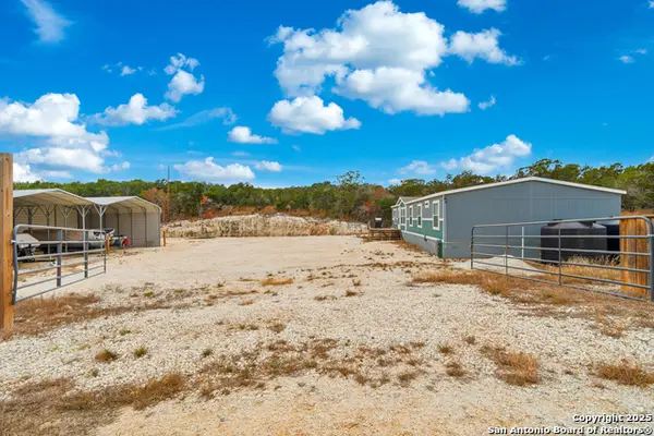 1611 Fuller Dr, Canyon Lake, TX 78133