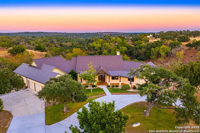 131 N Bootlegger Ln, Kerrville, TX 78028 - Image #1