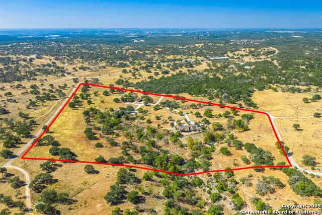 131 N Bootlegger Ln, Kerrville, TX 78028 - Image #3