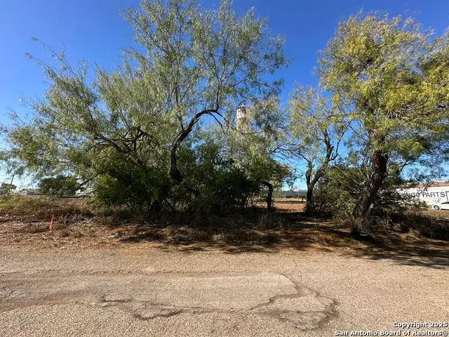 120 COMMERCE E Leona, Dilley, TX 78017 - Image #1