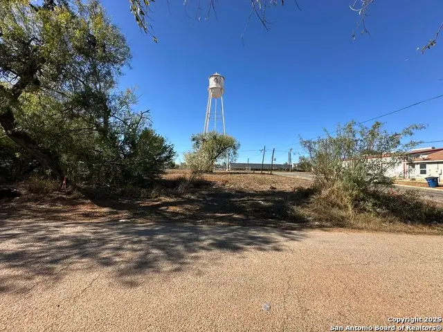 120 COMMERCE E Leona, Dilley, TX 78017 - Image #3